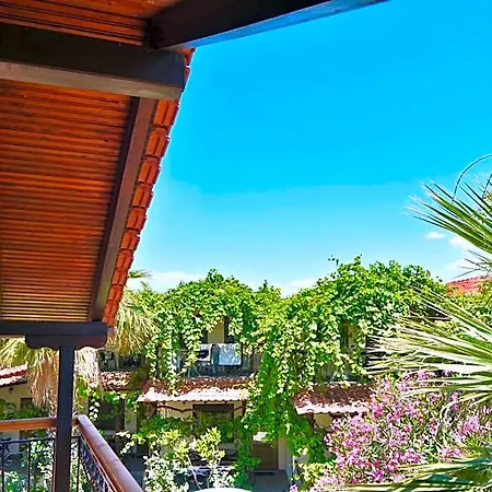 فندق Oneiro Zois 4*