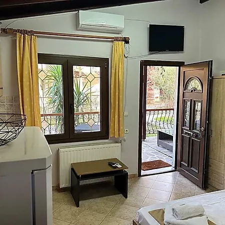 فندق Oneiro Zois 4*